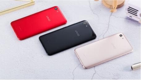 vivo Y81s圖賞：全新全面屏＋AI攝影，顏值與實力兼?zhèn)?/></p><p>vivo Y81s采用先進的八核12納米制程芯片，輔以3GB RAM+ 64GB ROM 組合，最高支持256G存儲卡擴展。此外，它還搭載 3260mAh 大容量電池，基于低功耗芯片和系統(tǒng)層面 <a href=