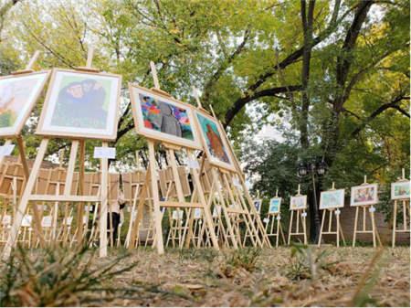 盧旺達大使館聯合侶行、西瓜視頻舉辦“盧旺達山地大猩猩畫展”