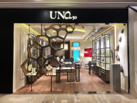 不用再找代購了！UNOde50國內(nèi)首店在上海開幕！