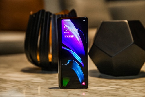 走進(jìn)折疊屏?xí)r代 遇見三星Galaxy Z Fold2 5G