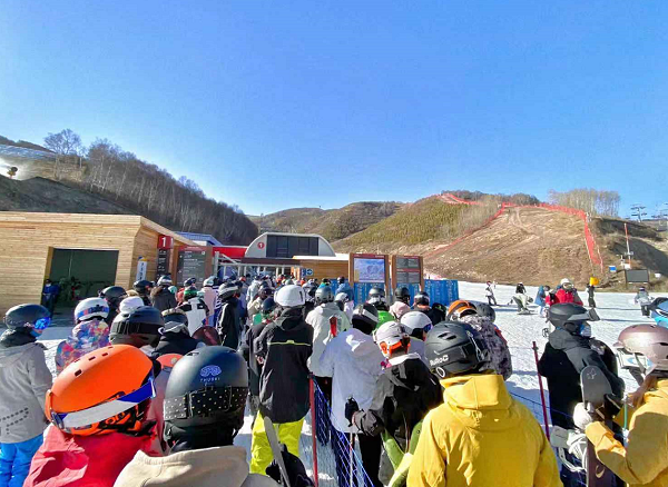 “報復性滑雪”先來了!冬奧會主場地崇禮民宿旺季提前，周末滑雪一房難求!