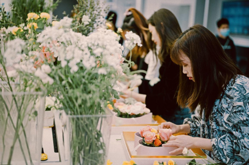 女神節(jié)榮耀禮盒，體驗(yàn)店變花海玩出新“花樣”