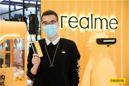 realme真我GT火爆來襲，最潮快閃店人氣爆棚