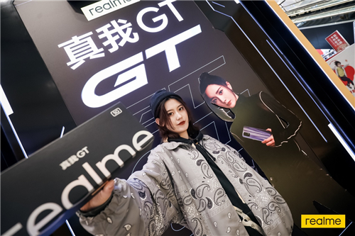 realme真我GT火爆來襲，最潮快閃店人氣爆棚