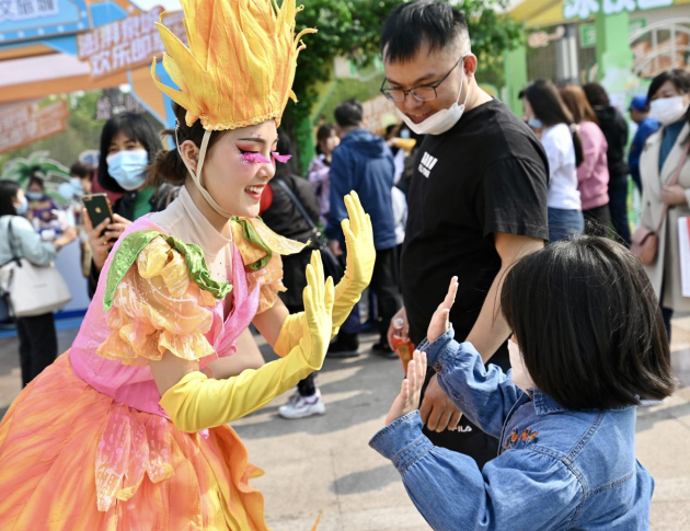 濟(jì)南融創(chuàng)文旅城“齊魯歡樂行”正式啟動 招募529個家庭免費(fèi)玩