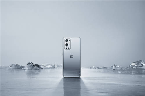 OnePlus 9 Pro 空山基閃銀限定禮驚艷亮相 帶來(lái)科幻潮流體驗(yàn)