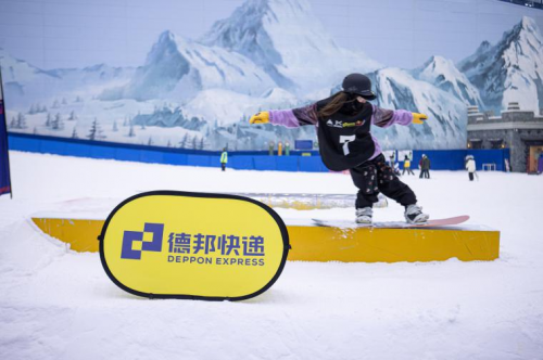 炎炎夏日與“雪友”暢快滑雪，德邦快遞助力淡季滑雪需求