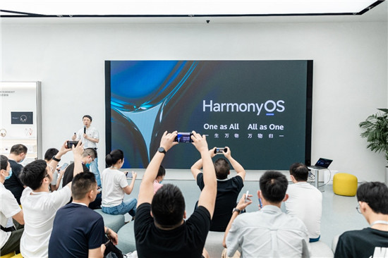 做客華為成都旗艦店，探索你不知道的HarmonyOS 2