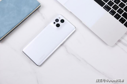 Find X3 Pro 10億色臻彩屏，持續(xù)占領(lǐng)“屏幕天花板”頭銜