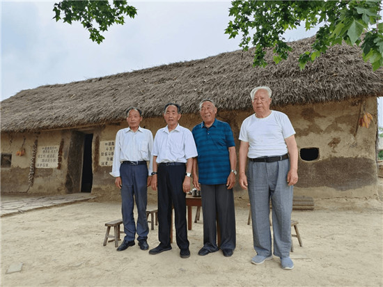 薇婭探訪安徽鳳陽小崗村，再次感受到中國農(nóng)民的敢為人先