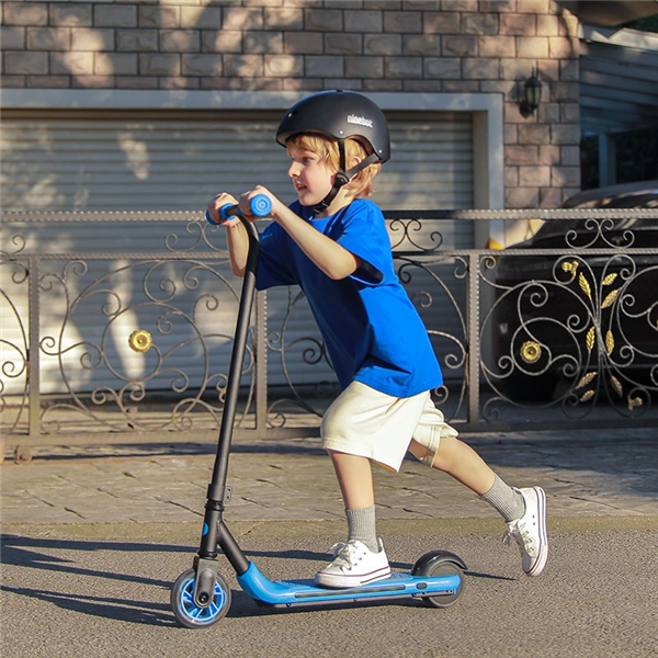 孩子的第一輛電動滑板車，不妨從九號公司的A6開始