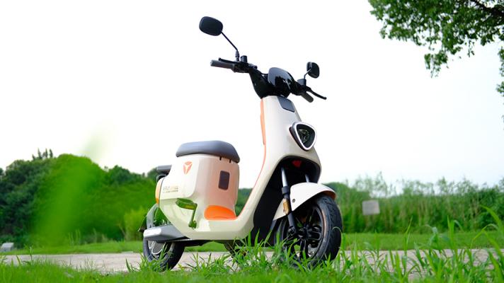 雅迪電動(dòng)車VFLY L100 MAX電動(dòng)車評(píng)測(cè)：高顏值、高性能的高端騎行體驗(yàn)