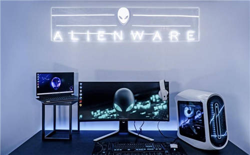 斗魚直播間，管澤元與ALIENWARE一同“開戰(zhàn)”