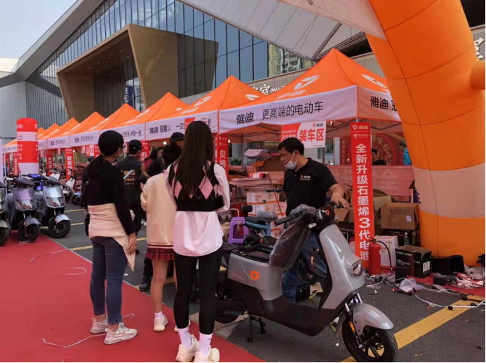 雅迪電動(dòng)車冠能二代全新升級(jí)，雙倍質(zhì)保車型帶來(lái)消費(fèi)體驗(yàn)升級(jí)