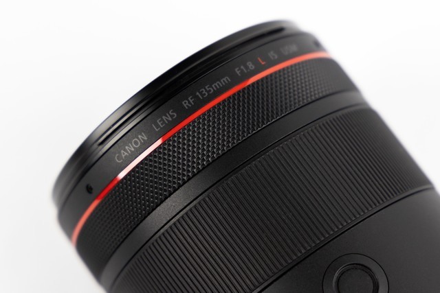 【有料評測】佳能RF135mm F1.8鏡頭評測：高畫質(zhì)遠攝定焦新標準 