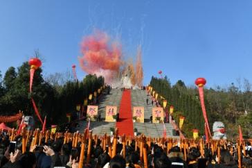 我有幸現(xiàn)場參與張仲景誕辰日盛典，祭拜醫(yī)圣祈福健康！