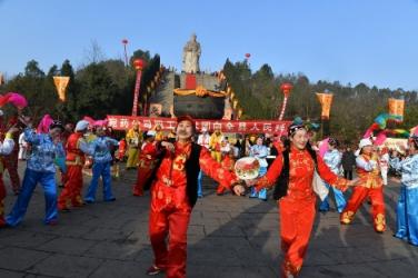 我有幸現(xiàn)場參與張仲景誕辰日盛典，祭拜醫(yī)圣祈福健康！