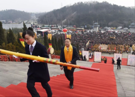 我有幸現(xiàn)場參與張仲景誕辰日盛典，祭拜醫(yī)圣祈福健康！