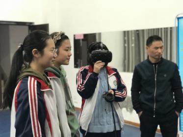 “VR/AR科普進(jìn)校園”系列活動(dòng)來(lái)到南昌市第十九中學(xué)