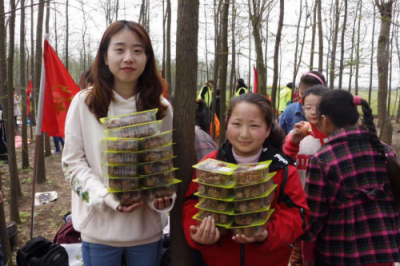 踏春郊游，五香居為留守兒童送上美食和關(guān)愛