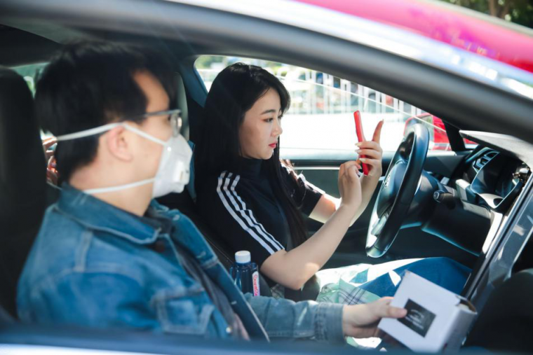 520“花椒浪漫專車”免費搭乘ING，香車美女不止心動