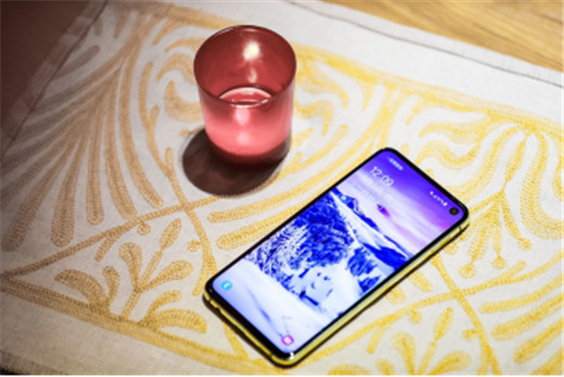 在三星Galaxy S10系列面前，屏幕是華為最大的痛