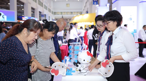 機器人“哪吒”初登場，康力優(yōu)藍優(yōu)家族驚艷世界機器人大會