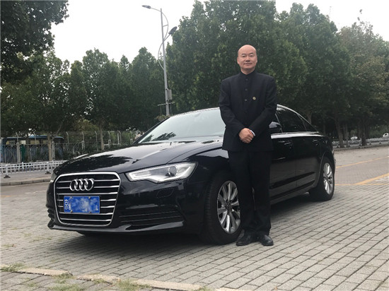 首汽約車豪華車駕駛員：獻出耐心細心熱心愛心 沒有做不好的服務