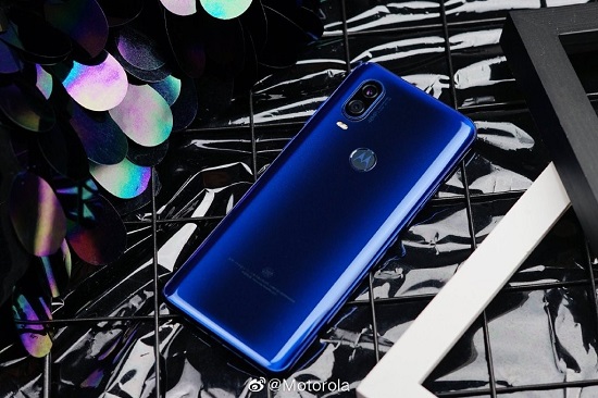 國(guó)慶值得買：Moto P50頂級(jí)隨身電影院 十一出行絕佳伴侶