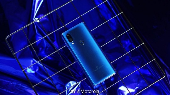 國(guó)慶值得買：Moto P50頂級(jí)隨身電影院 十一出行絕佳伴侶