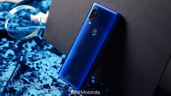 國(guó)慶值得買：Moto P50頂級(jí)隨身電影院 十一出行絕佳伴侶