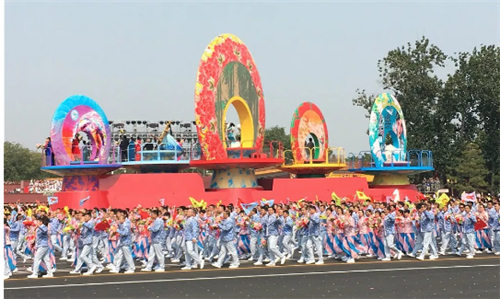 長(zhǎng)安街上的中國(guó)屏 利亞德向祖國(guó)70華誕獻(xiàn)禮