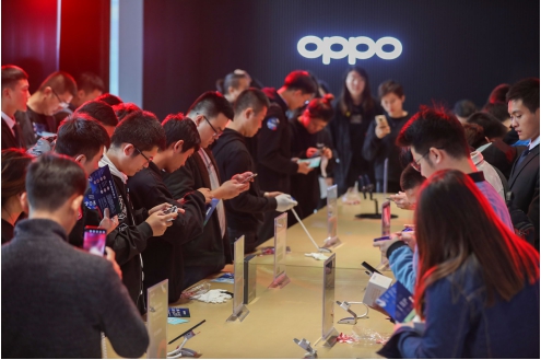 OPPO“超級玩家”搶鮮會：Miss大小姐親臨吃雞