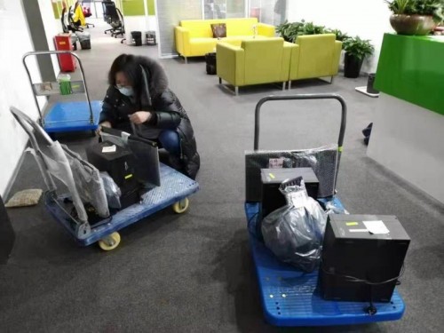 快狗打車為員工護(hù)送辦公物品，助力企業(yè)共渡疫情難關(guān)